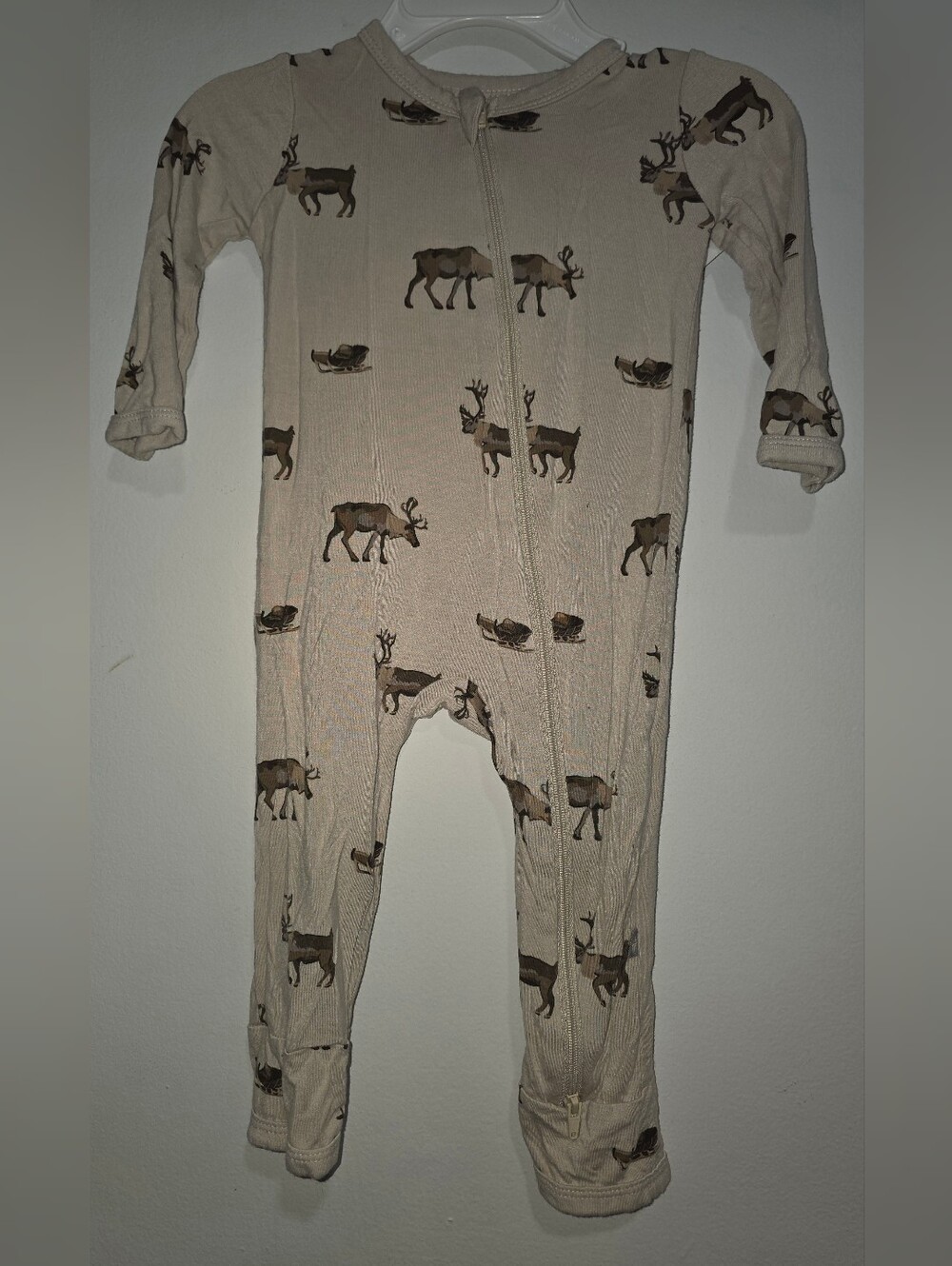 Kyte BABY Beige Footed One-Piece Pajamas with Reindeer Print